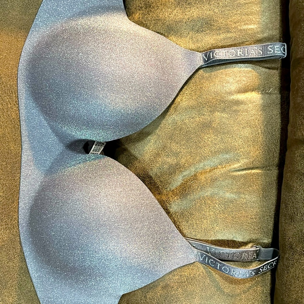 Victoria Secret Lightly Lined T shirt Bra- No Underwire- Purple with glitter